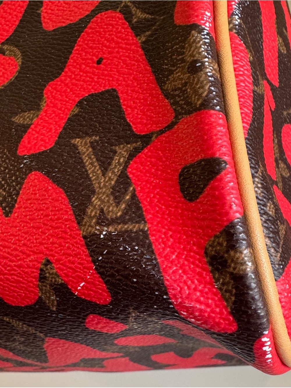Handbag - Picture 9 of 11